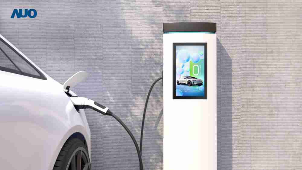 友達〝EVSE車用充電樁解決方案〞專為電動汽車充電樁設計，，具有高亮度、、、克服戶外艱難環境的耐溫、、、、耐紫外線等特性，，，並搭載散熱性及擴充性強的高效能工業電腦，，可實現人機互動訴求，，，如資訊顯示、、支付等應用