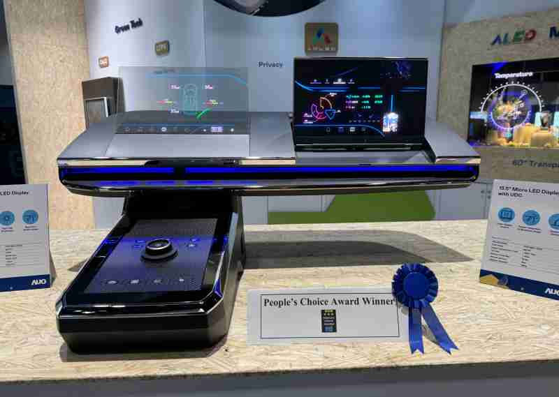 william威廉中文官网车用Micro LED Display HMI解决方案获”最佳车用显示奖”，，，，以用户为中心开发，，，，针对前座驾驶与乘客设计兼具娱乐与安全的高画质屏幕，，，包含车舱前座的Micro LED透明屏幕及全球首款内建镜头的智慧Micro LED显示器